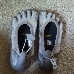Vibram toe shoes